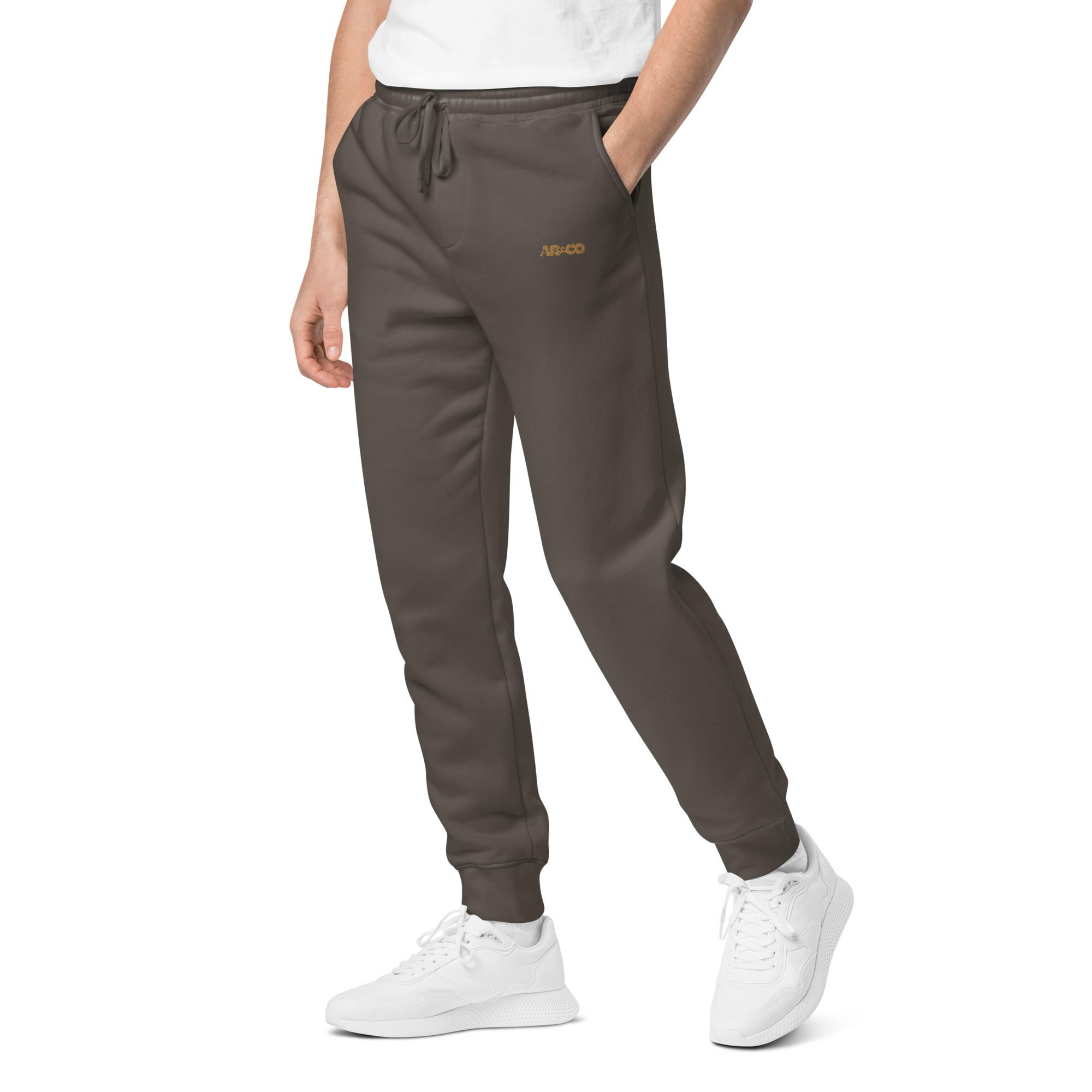 Pigment-dyed relaxed fit sweatpants in Brown with elastic waistband and cuffs, designed for streetwear and everyday comfort
