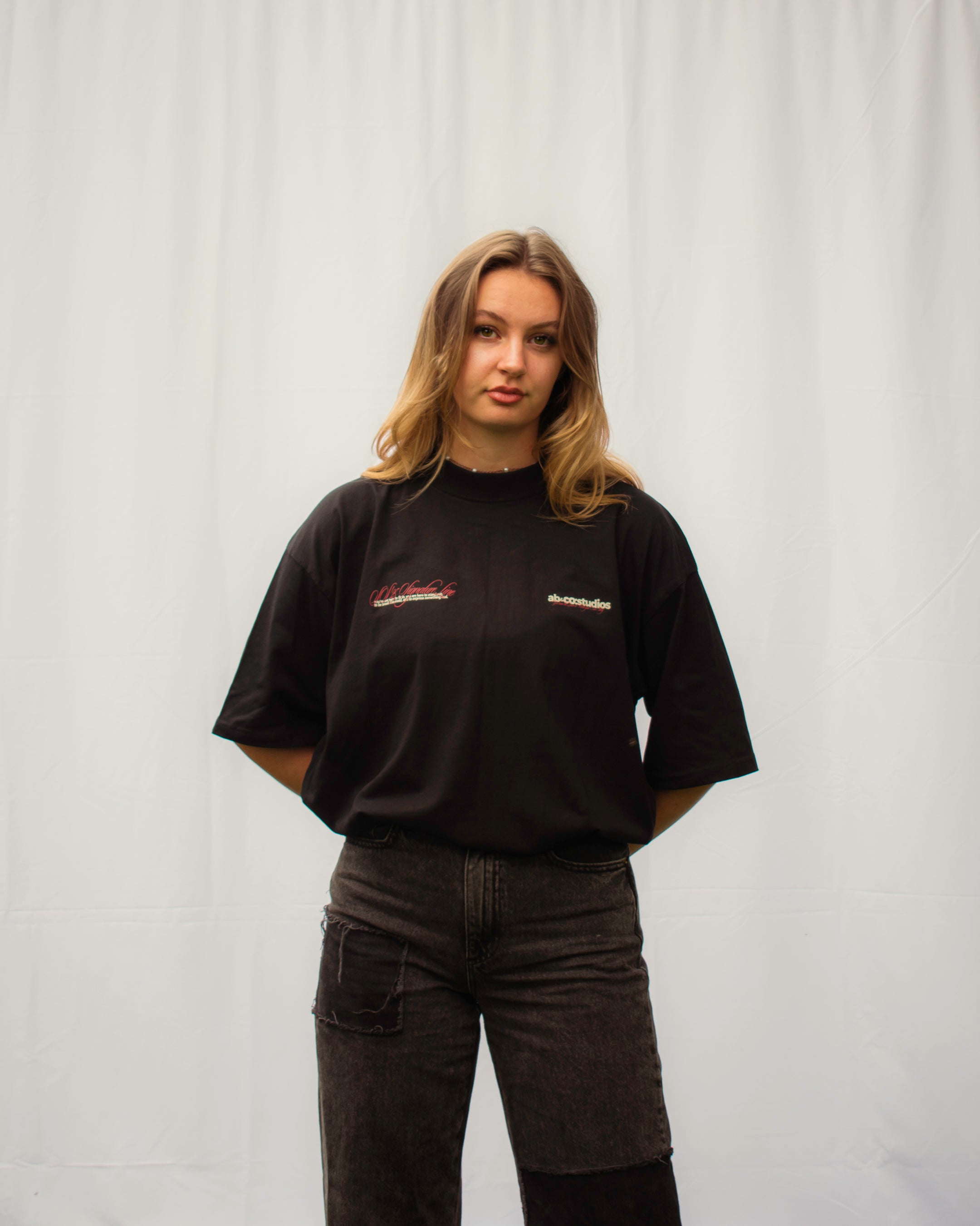 Heavyweight oversized boxy t-shirt in Deep Black with dropped shoulders and wide collar, perfect for streetwear and everyday wear.
