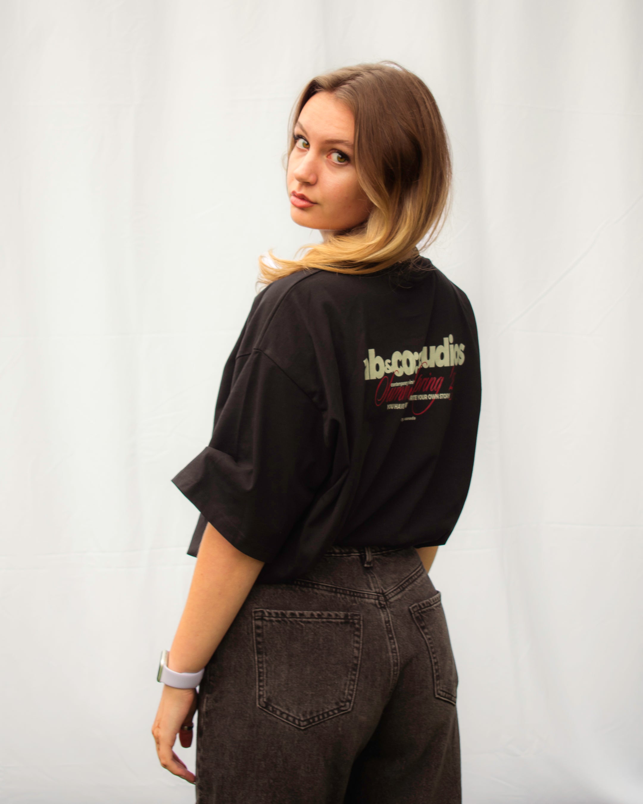 Heavyweight oversized boxy t-shirt in Deep Black with dropped shoulders and wide collar, perfect for streetwear and everyday wear.