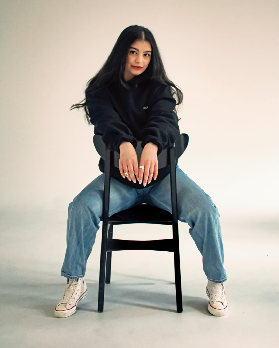 Heavyweight oversized hoodie in Black with dropped shoulders, double-layer hood, and ribbed cuffs, designed for streetwear and everyday comfort.